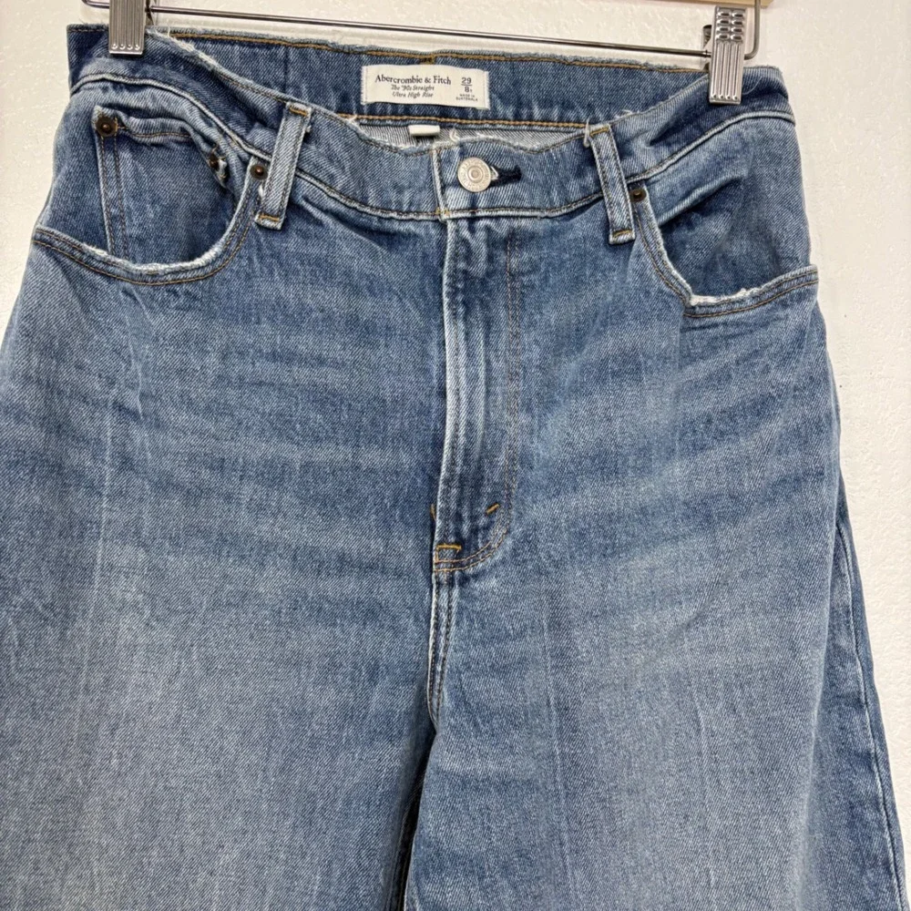 Abercrombie & Fitch Curve Love 90s Straight Ultra High Rise Jeans Blue 29 8R - Picture 3 of 9